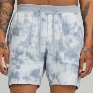 Lululemon RARE Textured Tech Shorts 7” Tie-Dye Zip Pockets Blue White Mens Small